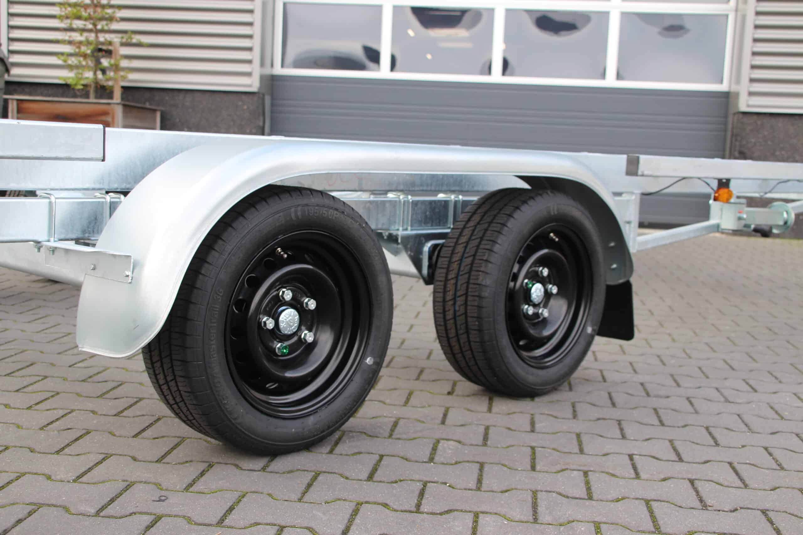 wiel-band-tiny-house-trailer
